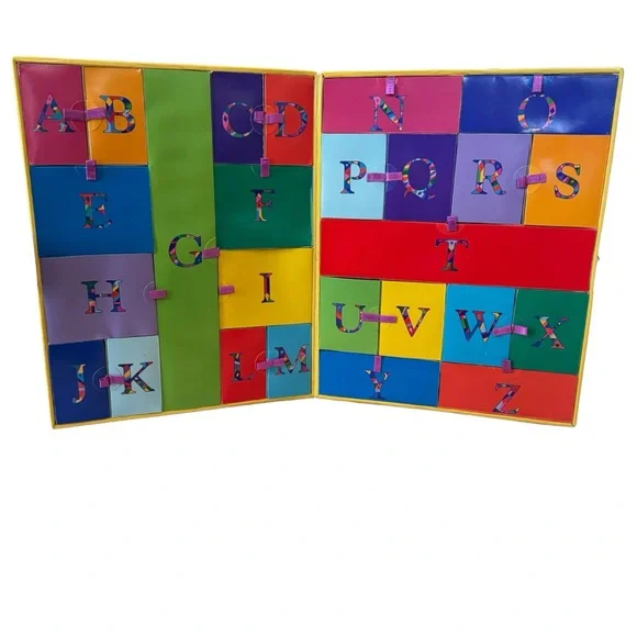 アルファベット 仕掛け絵本 Alphabet Treasures Chest アルファベット 仕掛け絵本 Alphabet Treasures Chest The